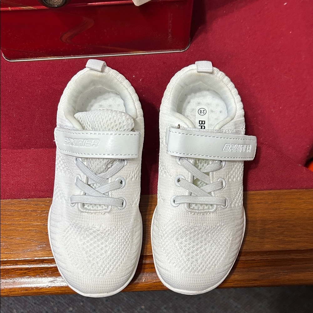 Toddler white Baxinier tennis shoes